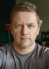 Käyttäjän <span class="sydan sydan-punainen sydan-raamit"><svg width="10"height="10"viewBox="0 0 1000 1000"xmlns="http://www.w3.org/2000/svg"><path d="M998,312C984,152,870,35,728,35C633,35,546,86,497,168C449,85,366,35,272,35C130,35,16,152,2,312C1,319-4,357,10,418C31,506,79,585,149,649L497,965L851,649C921,585,969,506,990,418C1004,357,999,319,998,312zM952,409C933,489,890,562,826,620L497,913L174,620C110,562,67,489,48,409C34,351,40,319,40,318V317C52,176,150,74,272,74C362,74,442,129,479,218L497,260L515,218C552,130,635,74,728,74C850,74,948,176,960,318C960,319,966,351,952,409z"/></svg></span> Thomas kuva